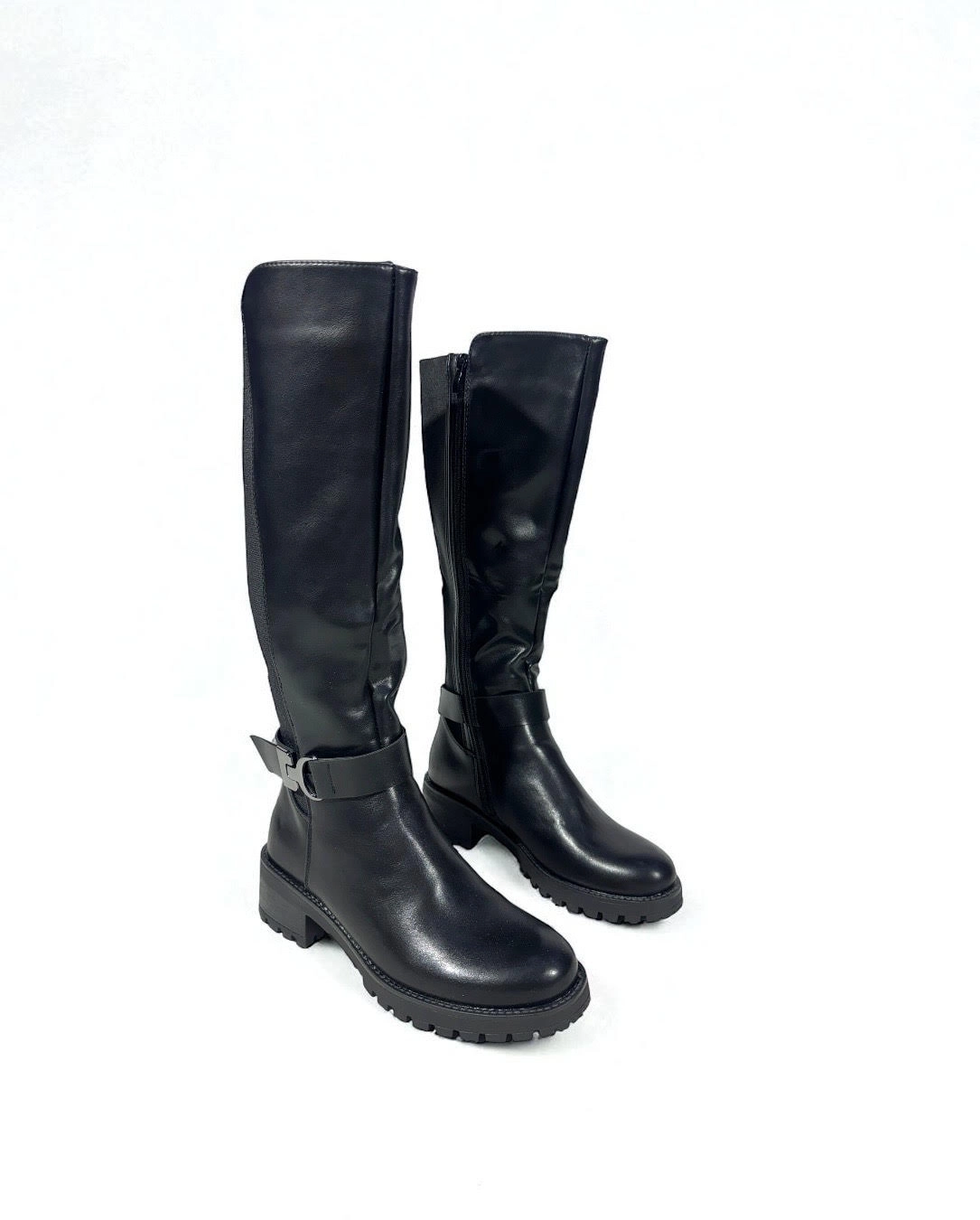 Dugačke čizmice na ravnom đonu sa lastižom cele dužine lista